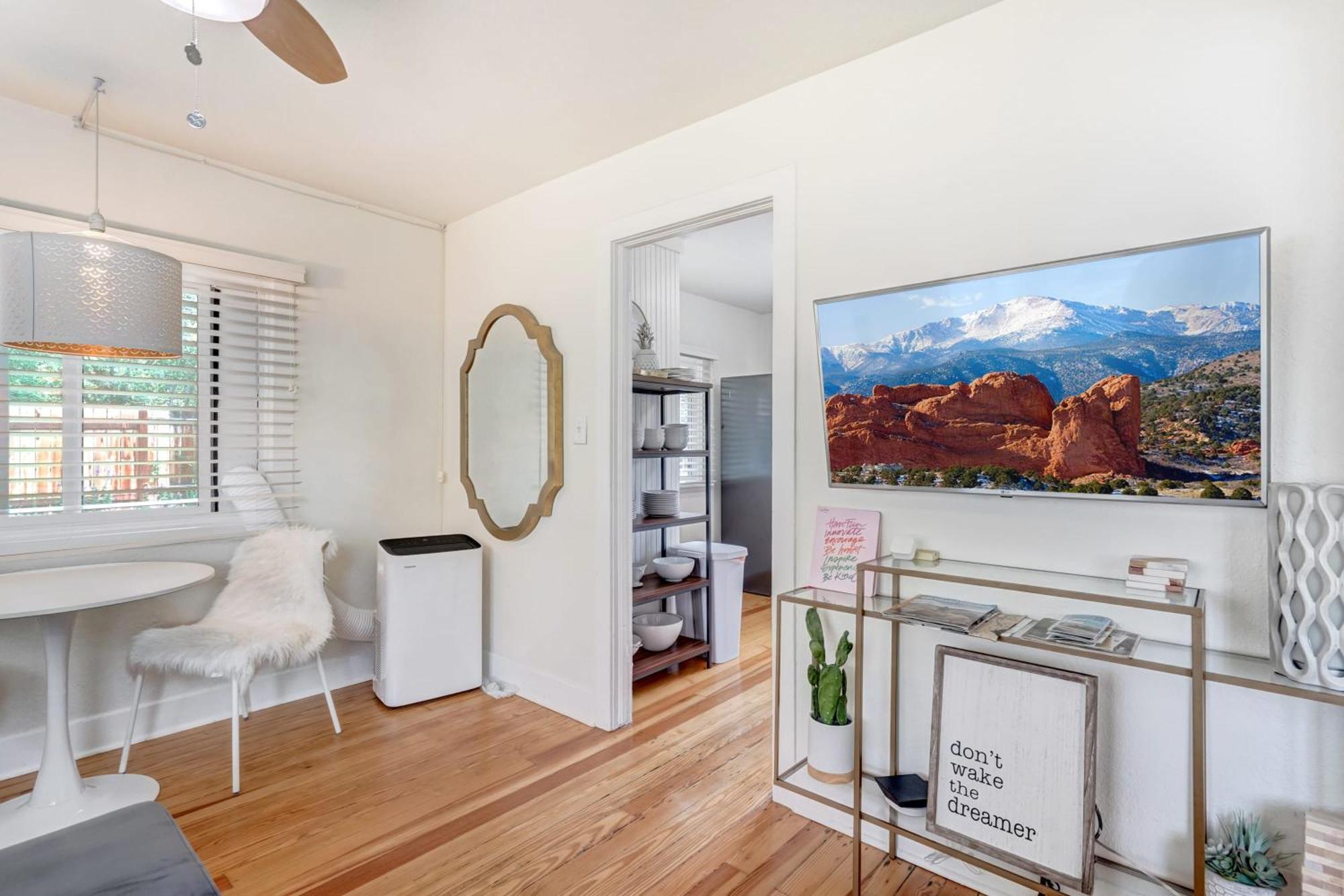 Vintage Tiny House Cute 1Bdrm Big Appeal Villa Colorado Springs Exteriör bild